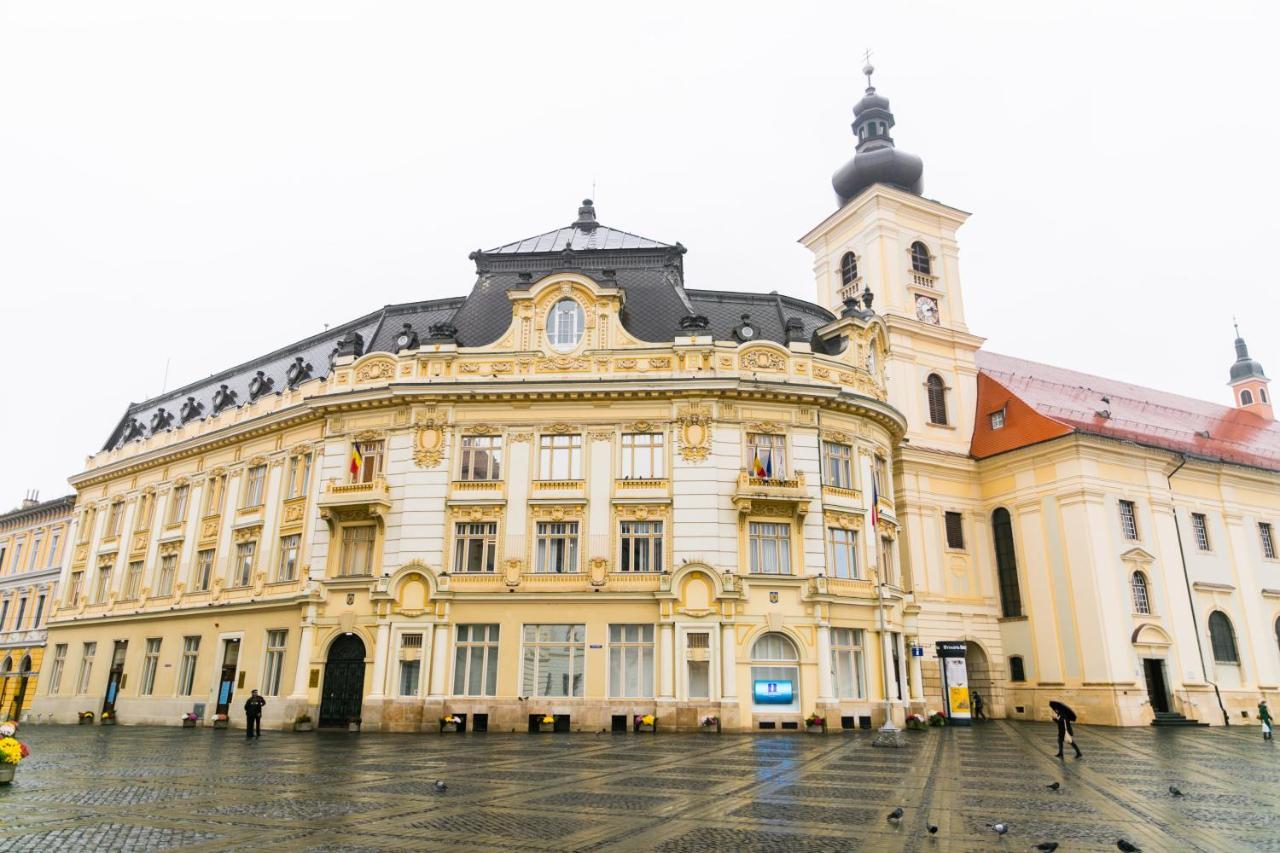 Vendi Grand Square Residence Sibiu Buitenkant foto