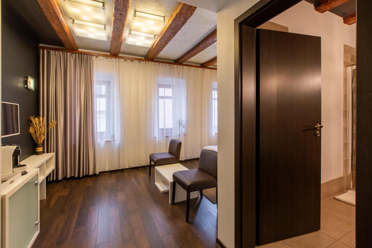 Vendi Grand Square Residence Sibiu Buitenkant foto